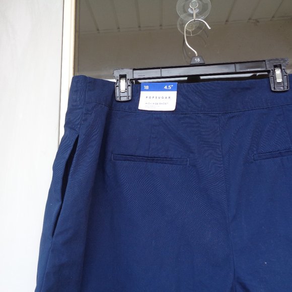 NWT High rise cuffed short - Picture 5 of 9